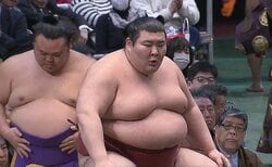 熱海富士、大量の懸賞を前に表情が“一変”「おっ」目を見開く 横綱・大の里撃破で「喜びを隠してるような顔」「ほくほくあたみん」