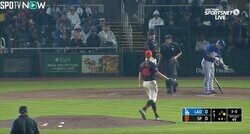 キレながら剛速球を投げる！早く中止にしろよ！ ドジャース打線をねじ伏せた“荒れ球系剛速球投手”がブチギレる瞬間　豪雨の中でも奪三振マシーンぶりを発揮