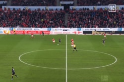 佐野海舟を抜き去る！20歳日本人FW、ブンデス初陣で“4人翻弄”のキレキレ突破「ドリブルも上手なのか」「可能性を感じる」塩貝健人にファン驚き