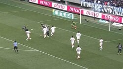 「かなり微妙な判定」「そりゃ取られるわ」Jリーグでファン物議の判定！"スクリーン"でゴール取り消し「サッカーがつまんなくなる」