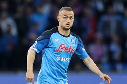 快進撃のナポリ、MFロボツカと契約延長！　チームの“心臓”と2027年6月末までの新契約を締結