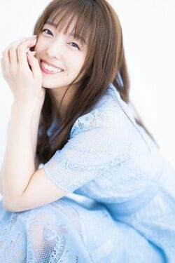 "She's Even More Beautiful Than 10 Years Ago" "She's Cute No Matter What She Does" Voice Actress Emiri Kato's "New Glasses" Met with a Storm of Praise