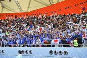 「ええ話や」W杯公式SNSが公開した日本人サポの“ボス、休暇をありがとう”メッセージに国内＆海外反響！「決勝Tに進出したら彼はどうするの？」