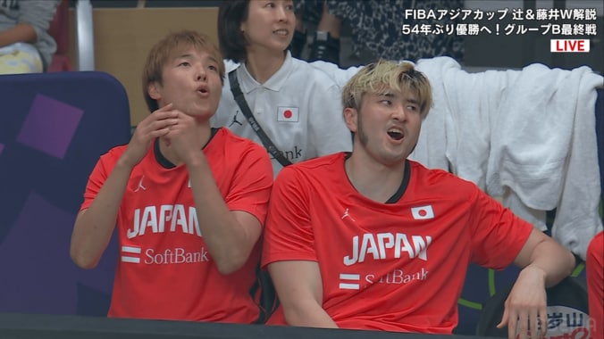 「えっ、うそ！？」“疑惑の判定”にバスケ日本代表主将が困惑…「中東の笛」「これがFIBA基準？」解説＆ファンも騒然 2枚目