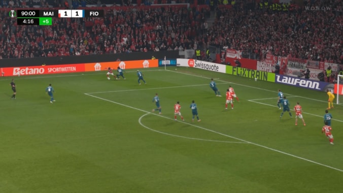 スタジアム大熱狂！佐野海舟、劇的決勝点をアシスト「本当に凄いな」「スーパーだ」華麗フェイク→絶妙クロスの一部始終 3枚目