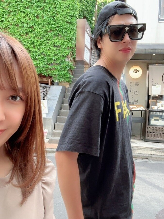  川崎希、右目に違和感があり急遽眼科へ「あまりに腫れてるからびっくりされて」  1枚目