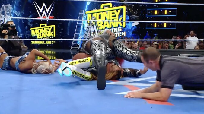 【映像】どさくさに紛れて“お尻タッチ”カウント