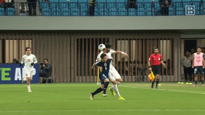 遠藤航かよ！ 大学生ボランチの“猛烈デュエル”が鳥肌級！「日本の魂や」「スーパー守備」小倉幸成が“身長20cm差”でも死闘タイマン完勝の瞬間【U20アジアカップ】 5枚目