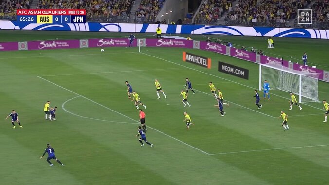 「次元違う」途中出場の“10番”久保建英、圧巻突破で即チャンス演出「突破力がレベチ」磁石のようなボールタッチ→極上過ぎる低弾道クロス炸裂の瞬間 4枚目