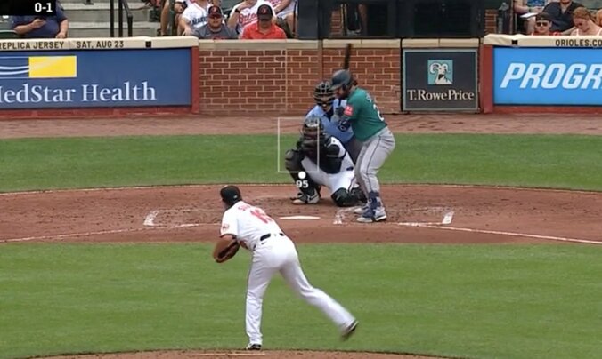 【写真・画像】プレーできない！菅野智之、投球中に“まさかの光景”「これは酷いｗ」「見えねえ」監督も激怒… 試合が中断するハプニング「そりゃキレる」　1枚目