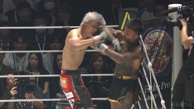 【RIZIN】中国勢“初勝利”は凶悪なヒジと左フックで衝撃TKO DEEP暫定王者撃破で「さすがにえぐい」ざわめき 3枚目