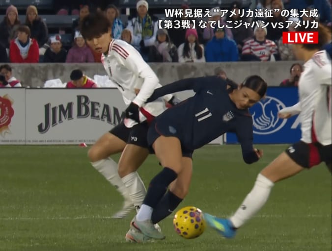 “出産から8か月”で日本女子代表を翻弄！最強ママFWの“超絶ターン→独走ドリブル”に「さすが世界トップクラス」「めっちゃ速い」日米ファン感嘆 3枚目