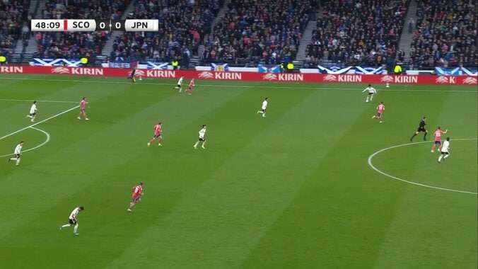 三笘薫、“一撃打破”のアウトサイドスルーパスにファン騒然「クオリティーが違う」「あんなにあっさり裏に出るのか」 5枚目