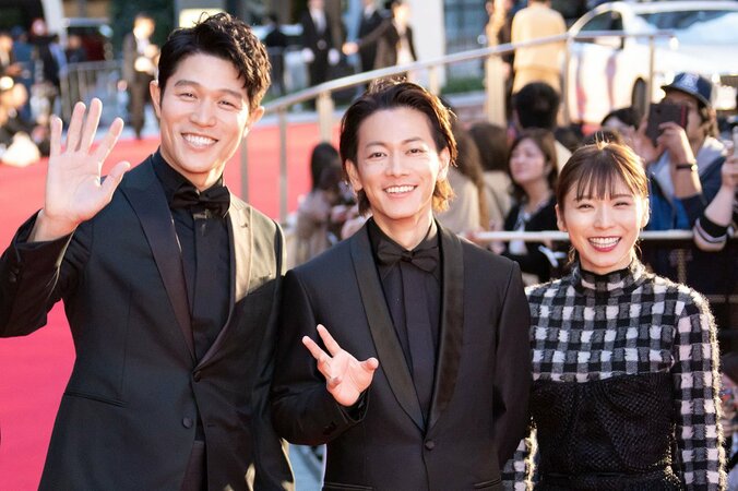 佐藤健、鈴木亮平、松岡茉優ら、東京国際映画祭に登場で観客どよめき&大歓声 1枚目