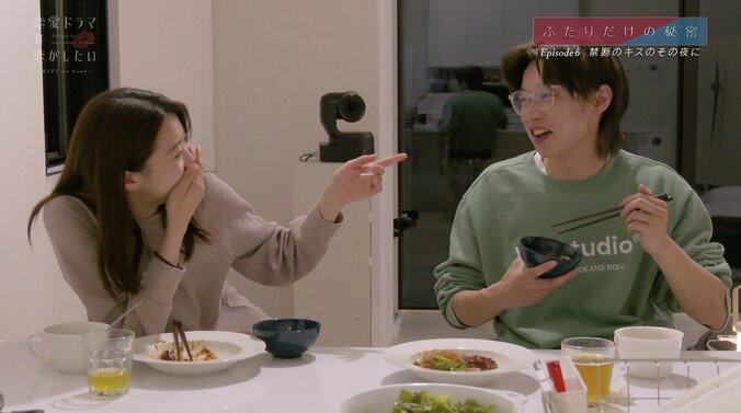 「して、腕枕」ベッドの中で女子から猛アタック 『ドラ恋』同棲ハウスで甘えんぼうな夜 3枚目