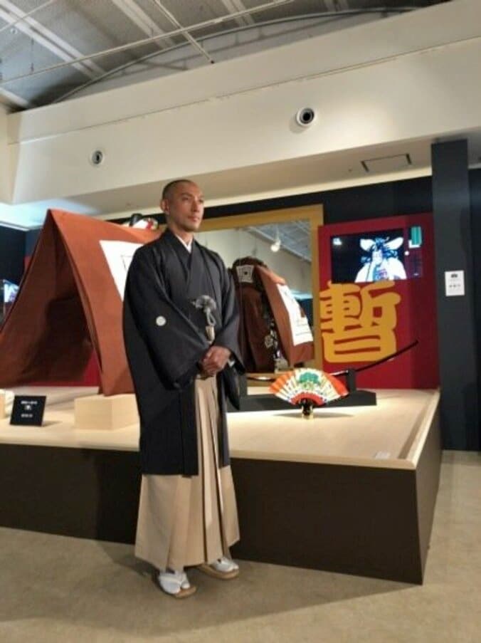 市川海老蔵、團十郎襲名を記念した展覧会へ「お時間あれば見に来てください」 1枚目