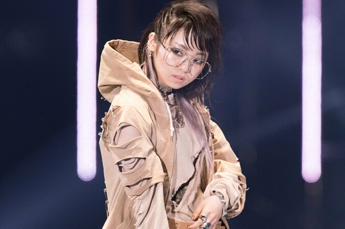 欅坂46が背中ざっくりセクシーに、個性全開アーティスティックに魅せた「TGC」ランウェイ 6枚目