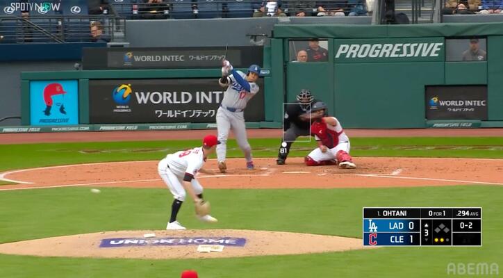 【写真・画像】大谷翔平の打席で“珍事”「めずらしい」「根元か？」打球とバットが一緒にふっ飛んだ瞬間