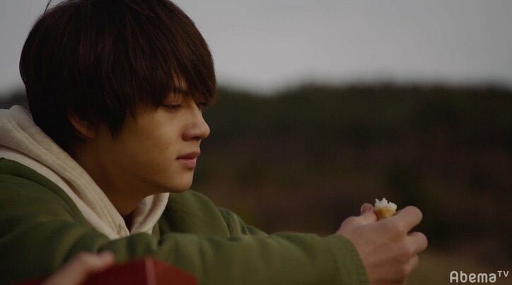 再婚する母親を思い身を引く息子…佐野勇斗の繊細な演技が涙を誘う「僕だけが17歳の世界で」第4話