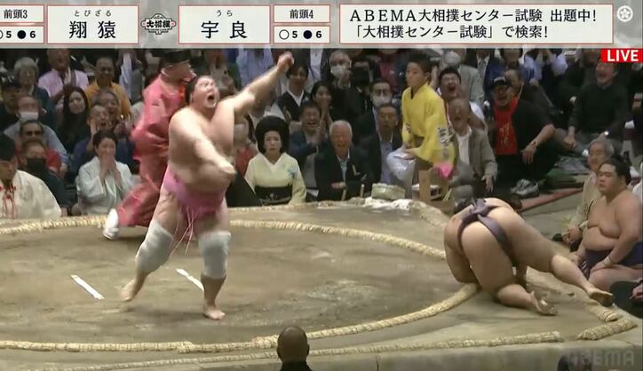 「なんだこれは！」人気力士の25年ぶり“レア技”に館内大興奮　予測できない業師同士の取組に相撲ファン「面白すぎる！」