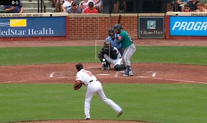 【写真・画像】プレーできない！菅野智之、投球中に“まさかの光景”「これは酷いｗ」「見えねえ」監督も激怒… 試合が中断するハプニング「そりゃキレる」　1枚目