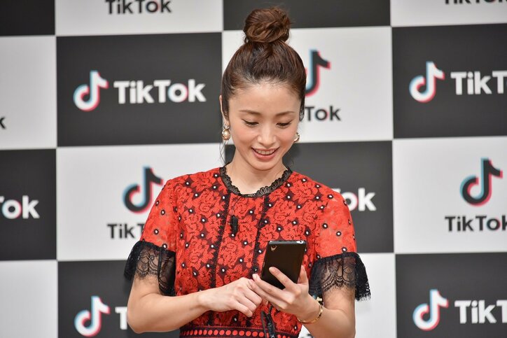 上戸彩、愛娘との和やかな日常の一コマ明かす「子供が無邪気に」
