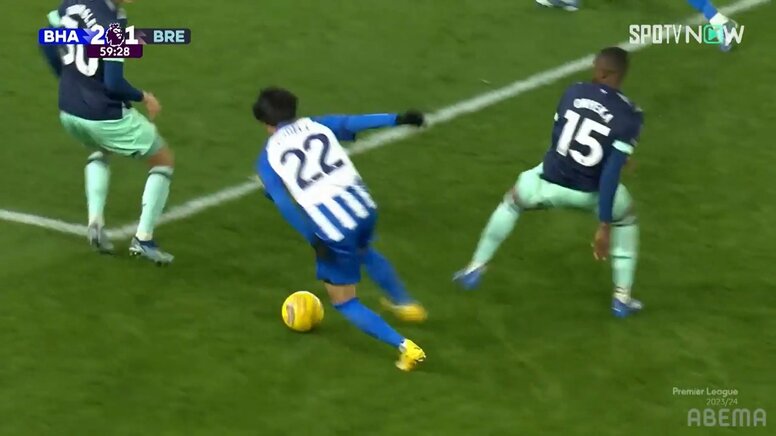 「推進力すごい！」三笘薫が相手4人の中に突っ込んでいく “7秒間”の衝撃　ビタ止めトラップからの翻弄ドリブル＆ワンツーでチャンス演出「キレが戻ってる」