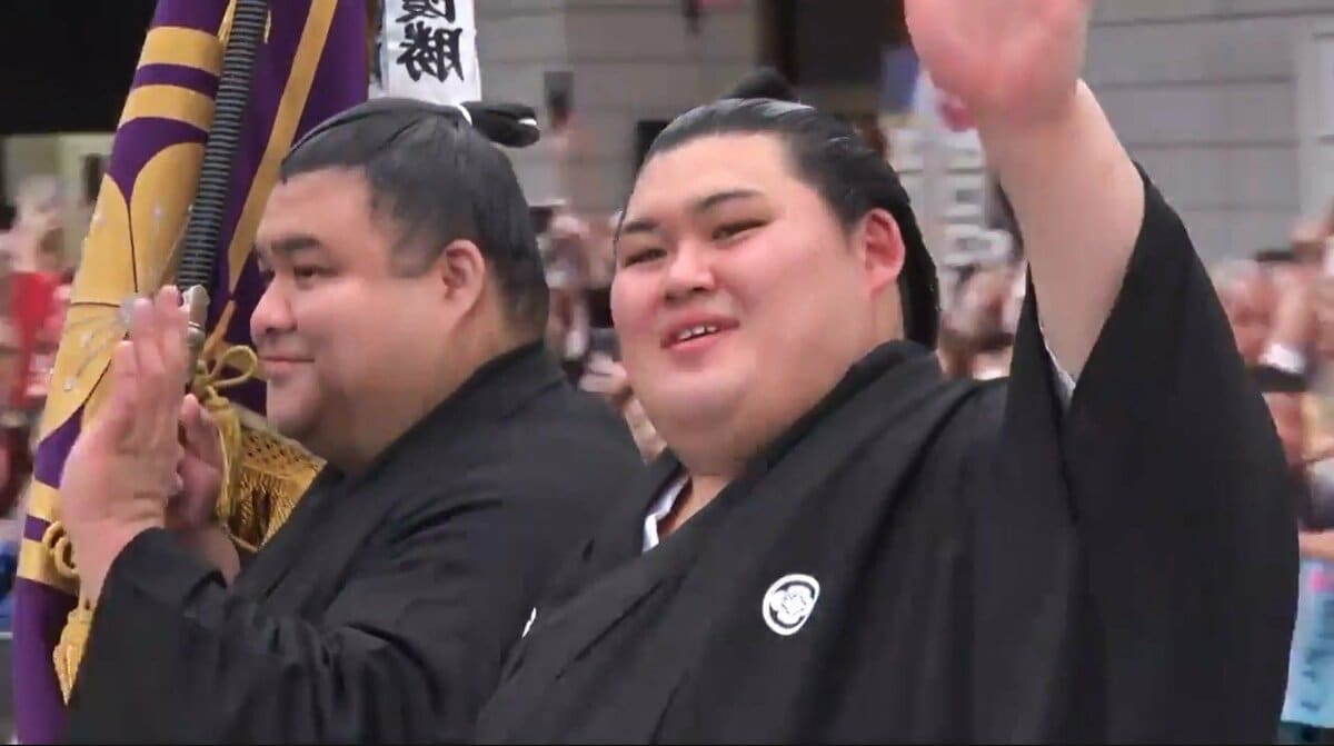 寂しすぎる」元横綱・白鵬が見せた“笑顔”に再脚光 「新横綱への気遣い