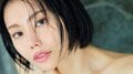 “次世代のモグラ女子”長瀬礼華、グラビア初挑戦で“美の完成形”を堂々披露 『ヤンマガ』巻末に登場