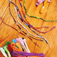 スザンヌ『ミサンガ作り』