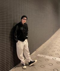 岩田剛典の“でこ出し”ニット帽＆モノトーンコーデにファン悶絶「爆イケ！」「かっこよすぎる」