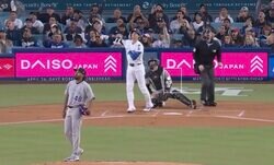 何故、そこに投げた？ 大谷翔平、特大6号で“投手ドン引き”「そら打たれる」「絶望」 ど真ん中に失投→スタンド最上段に叩き込まれる