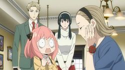 硬いカボチャが手刀で粉々！「SPY×FAMILY」娘を守るヨル、戦闘モードが恐ろしいほどかっこいい