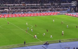 “奇跡のサイドチェンジ”が美しすぎる！「ディマルコやばすぎ」「背筋ゾクっとした…」ダイレクトボレーで40mを通した瞬間にファン震撼