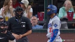 ふざけるな！テオスカー、疑惑のストライク判定に怒り露わ “枠外の”1球に不服→「怒りの外角流し打ち」で逆襲