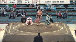 「普通のお兄さんやん」「こんな細い体で」体重“2倍以上”の巨漢を撃破 “94キロ差”を制した闘牛士のような身のこなし