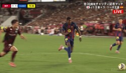 「速すぎん！？」バルサ新加入ラッシュフォードが“異次元の急加速スプリント”「伸びるなー」「すごっ」神戸DFに後方から追いついた瞬間に驚愕の声