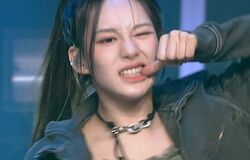 ジャケットを脱ぎ挑発！スタイル抜群の17歳練習生、ワイルドなパフォーマンスに審査員ら衝撃「溢れ出るエネルギー、力が感じられる」