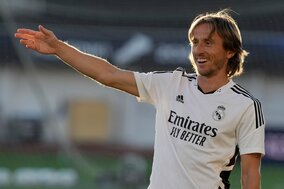 ｢キングとキングの共演｣!! レアルMFモドリッチとFWベンゼマの並走シーンが話題!! ｢1万5000超いいね｣大反響の画像