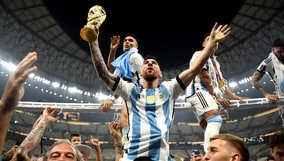 「マラドーナも笑ってるよ！」メッシのW杯初優勝、王様ペレも祝福