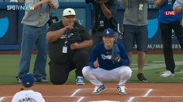 似てる？似てない？山本由伸、ボブルヘッド人形が“本拠地デビュー”で4 