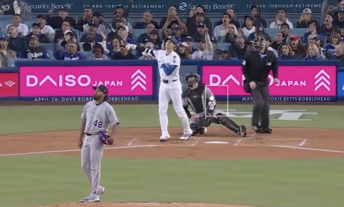 【写真・画像】なんで…！？ 大谷翔平、とんでもないスピードで“衝撃の光景”「楽勝やん」「余裕」 完璧すぎる“爆速盗塁”にファン騒然「普通に走ってるw」　1枚目