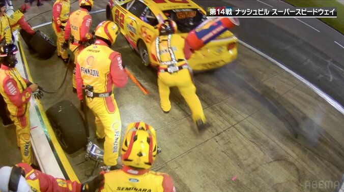 【写真・画像】「撃墜された」僅かな接触→そのまま数秒間“バック走行” 米レースで起きた衝撃アクシデントに騒然「自分からいっちゃった」　1枚目