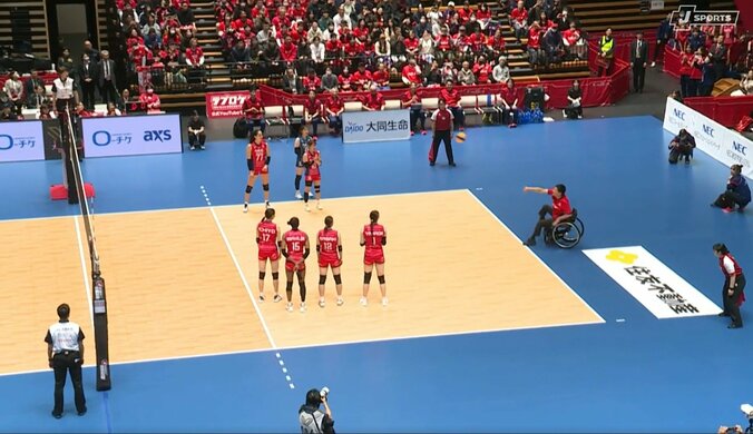 国枝慎吾、バレーボール始球式で圧巻の技 完璧すぎるサーブにアリーナ騒然 4枚目