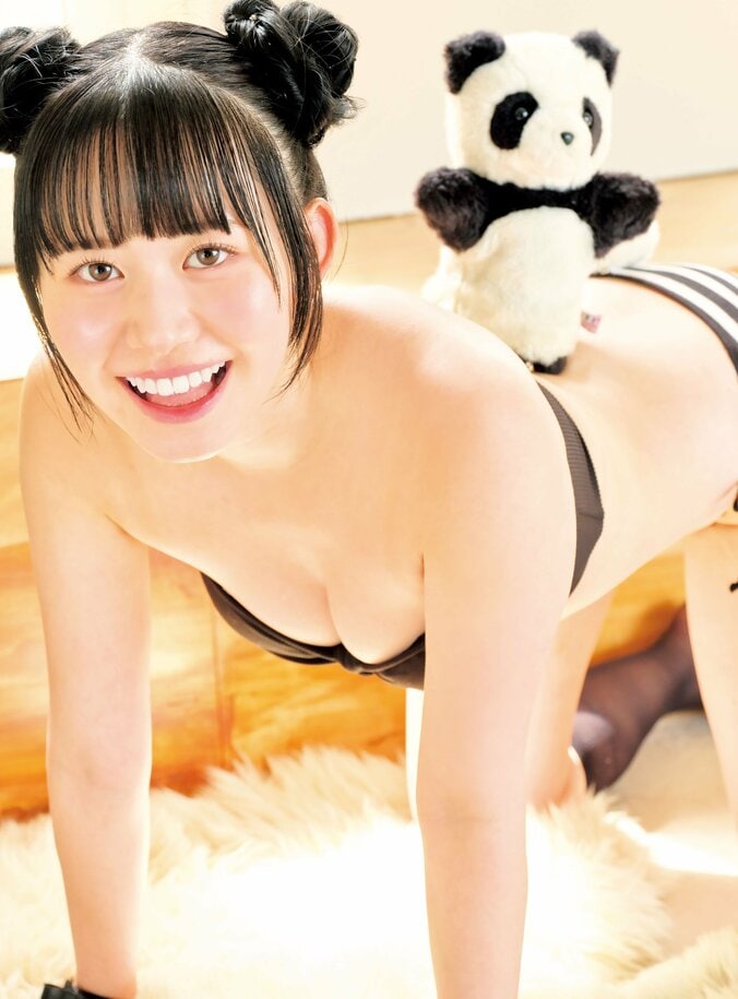 センターグラビア：音琴なるみ（なないろパンダちゃん。）撮影◎市川秀明 （C）市川秀明／集英社