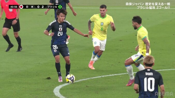 「ファウルだろ」久保建英、二度倒されるも連続ノーファウルで不満露わ「足いってる」「これは怒るわ」ファンも憤慨 5枚目