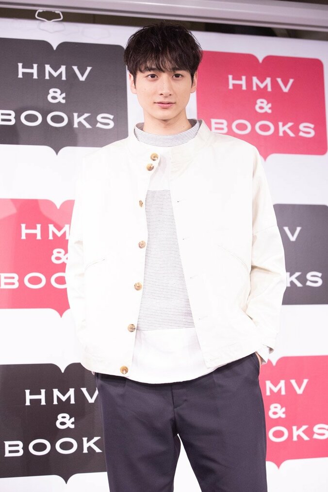 小関裕太が“ゆるえろ”に挑戦！2019年カレンダーで「決め顔なしの色気」を表現 7枚目