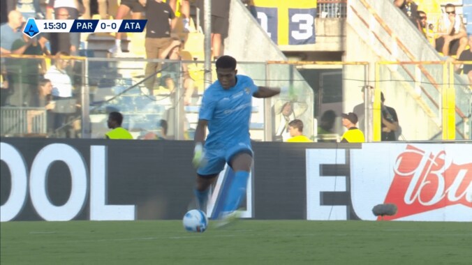 驚愕！ 鈴木彩艶が“40m高速グラウンダーパス”で強豪クラブ翻弄「司令塔キーパー」「今のヤバすぎw」元日本代表GKも絶賛 5枚目