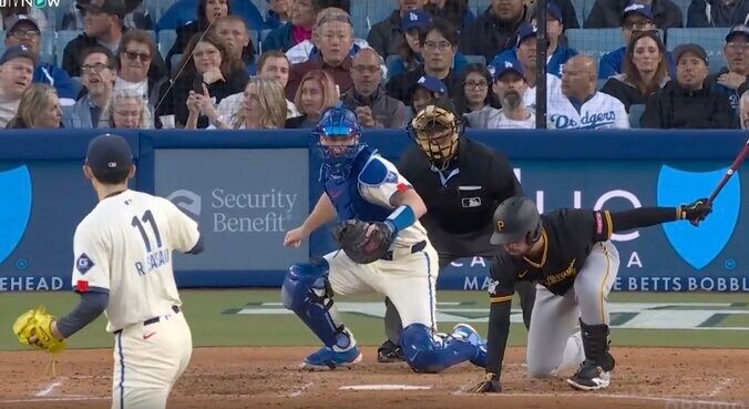 【写真・画像】何が起きた…？ 佐々木朗希の魔球に“ドン引き”「エグいな」 怪物バッターが呆然… 急降下スプリットに空振り三振で“棒立ち”　1枚目