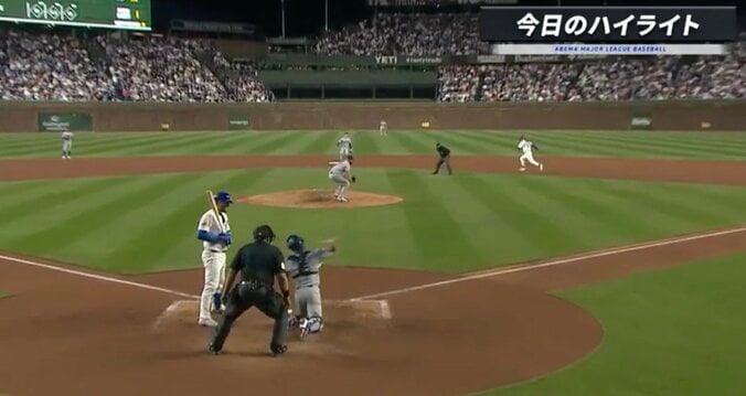 【写真・画像】見たことない！ 大谷翔平、一瞬見せた“想定外の動き”「なにこれw」「新パフォーマンス？」 ラッキーヒット直後に“珍リアクション”　1枚目